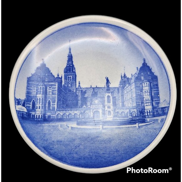 Royal Copenhagen Denmark 3" Blue Plates Kongens Livgarde Frederiksborg Slot EUC - Picture 4 of 5
